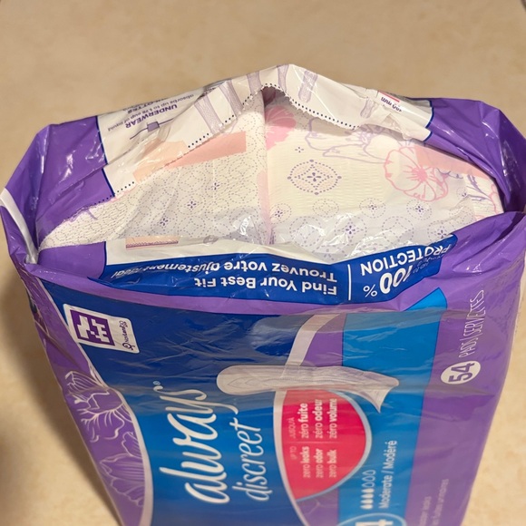 Always Discreet Moderate Pads 54 count - Picture 2 of 3